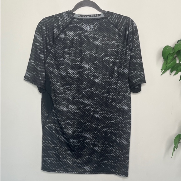 Under Armour Men's Dynamic Black and Gray Tee - Picture 5 of 6